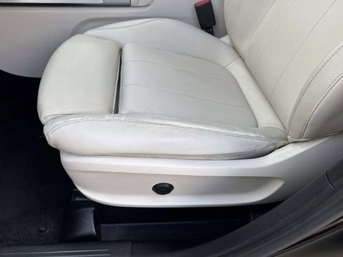 Used 2021 Mercedes-Benz GLB 250 w/ Premium Package image 18