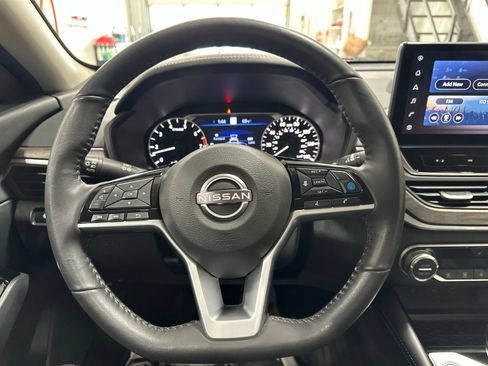 Used 2025 Nissan Altima 2.5 SL AWD/4WD image 43