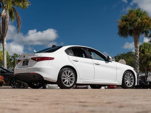 Used 2023 Alfa Romeo Giulia Sprint image 3