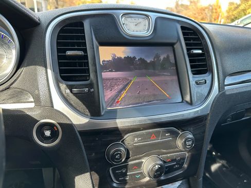 Used 2016 Chrysler 300 Limited image 31