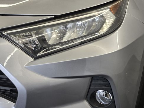 Used 2019 Toyota RAV4 XLE Premium w/ Cold Weather Package FWD image 8