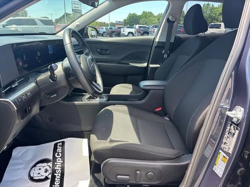 Used 2025 Hyundai Kona SEL FWD image 11
