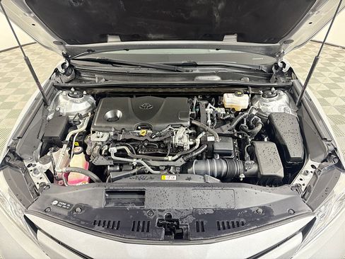 Used 2019 Toyota Camry XLE w/ Sunroof Package image 39