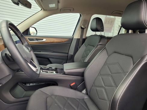 Used 2024 Volkswagen Atlas SE FWD image 11
