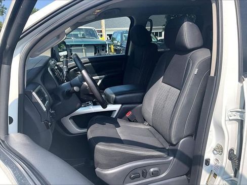 Used 2019 Nissan Titan SV w/ SV Convenience Package AWD/4WD image 20