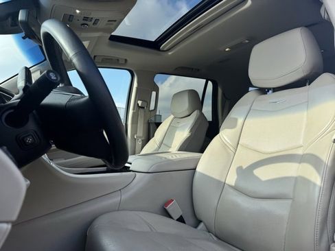 Used 2018 Cadillac Escalade Luxury w/ LPO, Radiant Package image 9