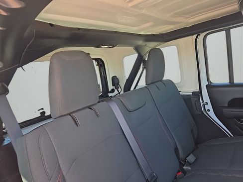 Used 2026 Jeep Wrangler Unlimited Rubicon AWD/4WD image 17