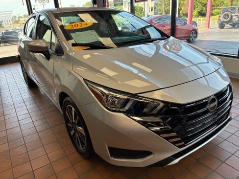 Used 2024 Nissan Versa SV FWD image 1