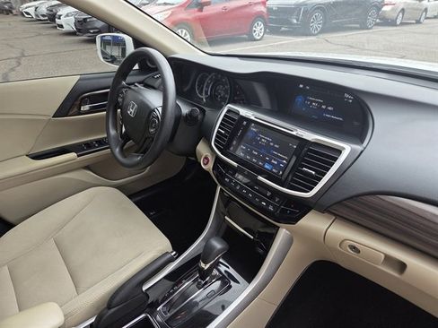 Used 2017 Honda Accord EX image 6