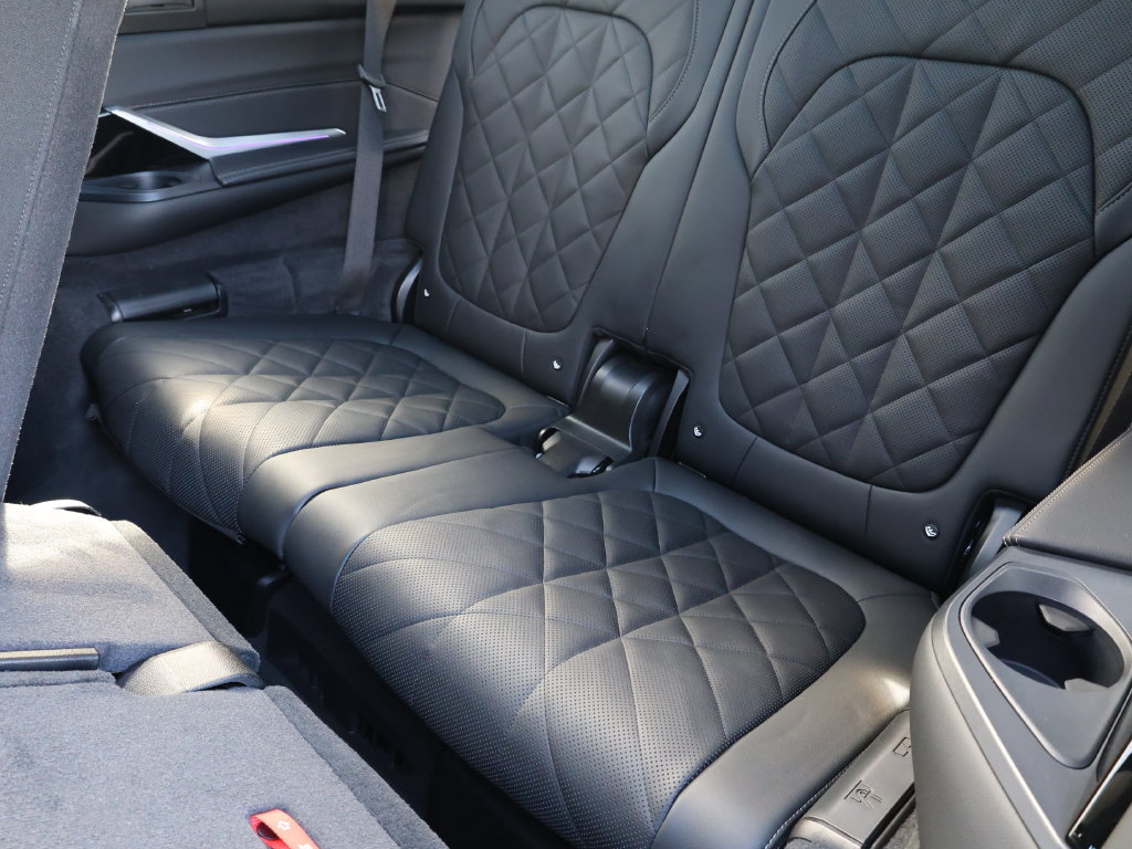 Used 2024 BMW X7 xDrive40i w/ M Sport Package AWD/4WD image 26