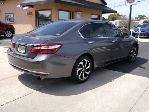 Used 2017 Honda Accord EX image 5