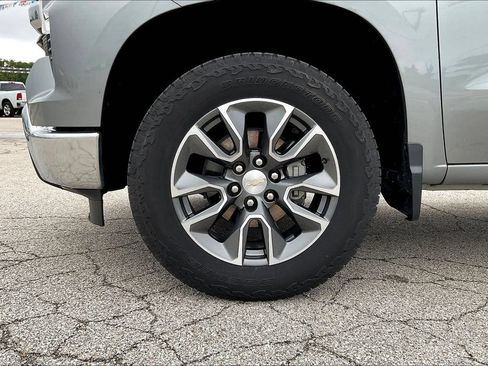 Used 2024 Chevrolet Silverado 1500 LT AWD/4WD image 30