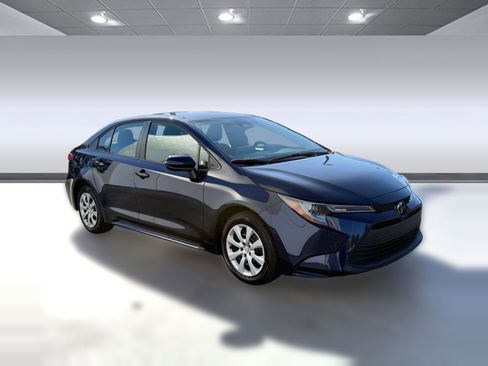 Used 2025 Toyota Corolla LE image 7