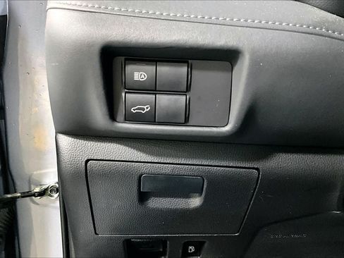 Used 2022 Toyota Highlander XLE AWD/4WD image 35