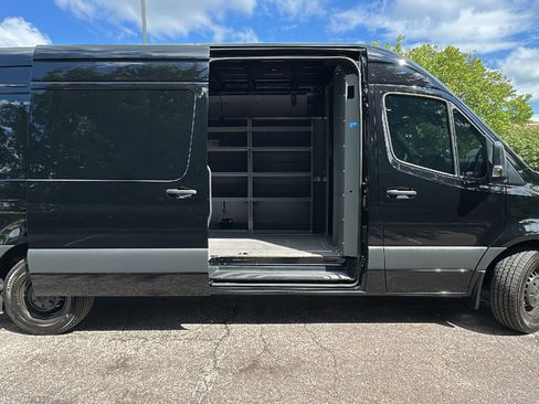Used 2024 Mercedes-Benz Sprinter 2500 w/ Acoustic Package image 25