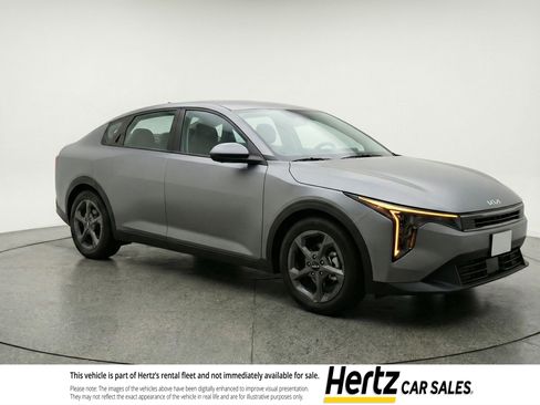 Used 2025 Kia K4 LXS image 1