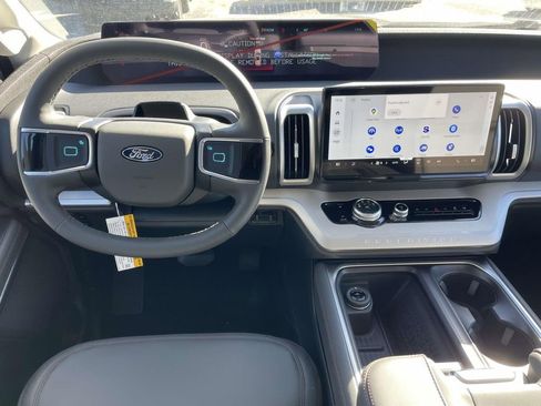 Used 2025 Ford Expedition Max Active image 4