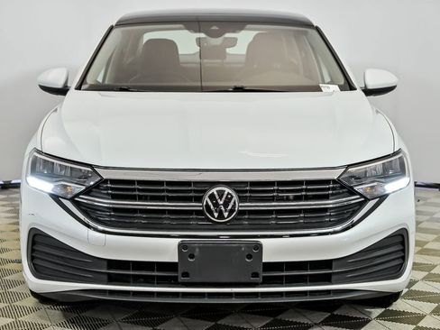 Used 2023 Volkswagen Jetta SE w/ Panoramic Sunroof Package image 4