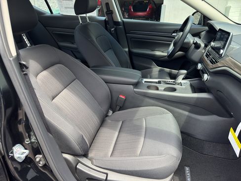 New 2025 Nissan Altima 2.5 SV image 13
