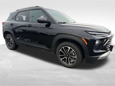 Used 2025 Chevrolet TrailBlazer LT AWD/4WD image 9