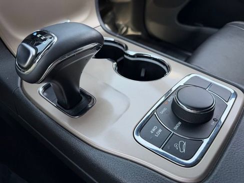 Used 2015 Jeep Grand Cherokee Limited image 23