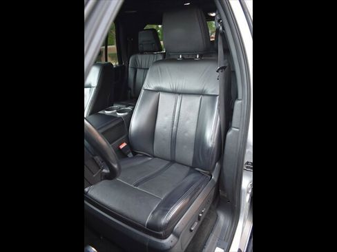 Used 2017 Lincoln Navigator Select image 16