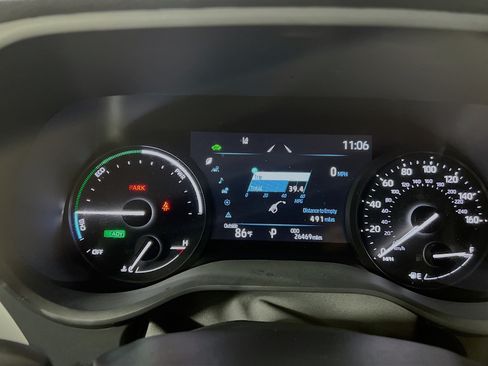 Used 2025 Toyota Sienna XLE FWD image 21