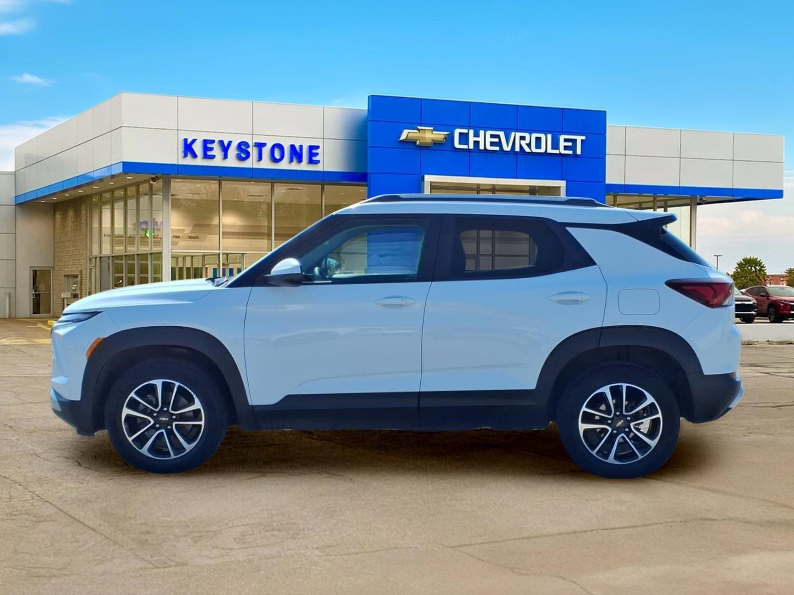 Used 2025 Chevrolet TrailBlazer LT AWD/4WD image 4