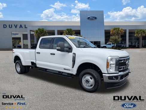 Used 2024 Ford F350 XLT image 1