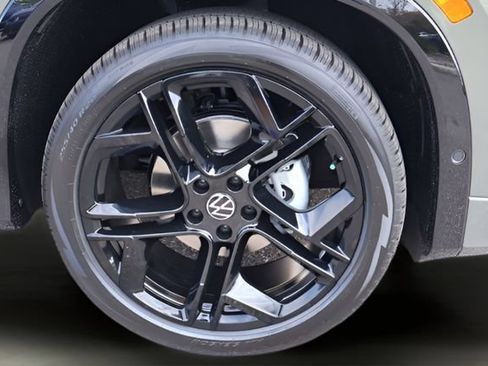 New 2026 Volkswagen Tiguan SE R-Line FWD image 9