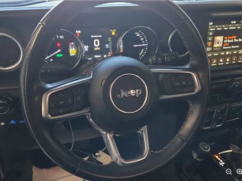 Used 2022 Jeep Wrangler Unlimited Sahara AWD/4WD image 12