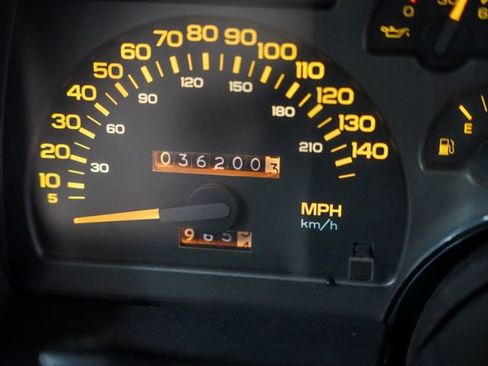 Used 1991 Chevrolet Camaro Z28 RWD image 6