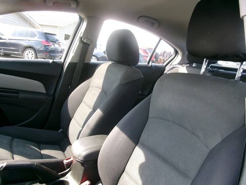 Used 2014 Chevrolet Cruze LS FWD image 13