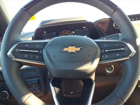 New 2026 Chevrolet Suburban Premier image 18