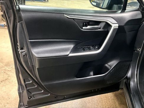 Used 2020 Toyota RAV4 XLE image 20