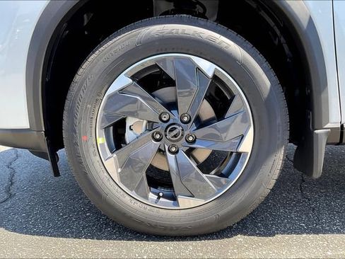 New 2026 Nissan Rogue SV w/ SV Premium Package FWD image 9