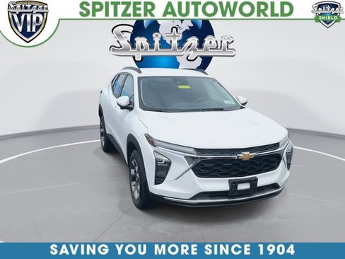 Used 2024 Chevrolet Trax LT w/ Driver Confidence Package FWD image 3