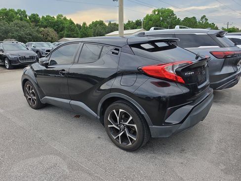 Used 2021 Toyota C-HR XLE FWD image 5