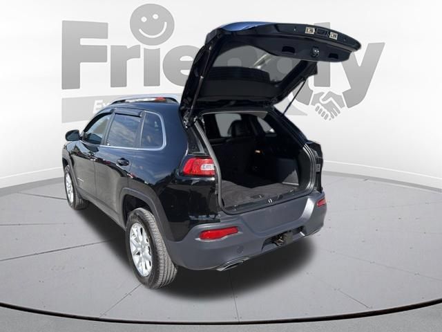 Used 2018 Jeep Cherokee Latitude Plus w/ Cold Weather Group AWD/4WD image 49