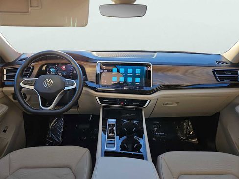 Certified 2025 Volkswagen Atlas SE image 11