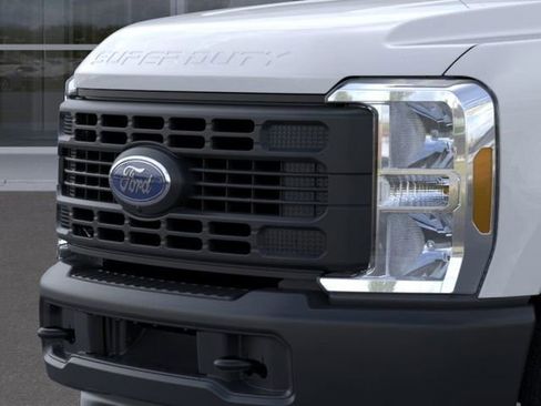 Used 2024 Ford F350 XL w/ 360-Degree Camera Package RWD image 17