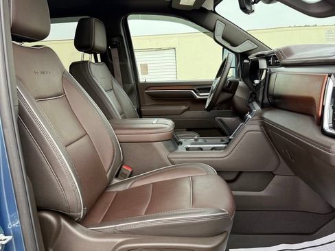 Used 2025 GMC Sierra 2500 Denali w/ Denali Reserve Package AWD/4WD image 17