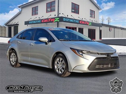 Used 2025 Toyota Corolla LE image 1