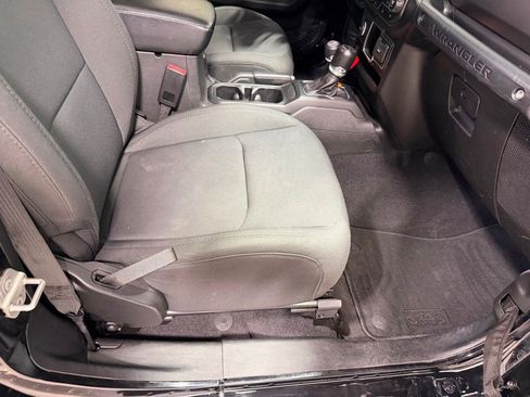 Used 2022 Jeep Wrangler Sport image 38