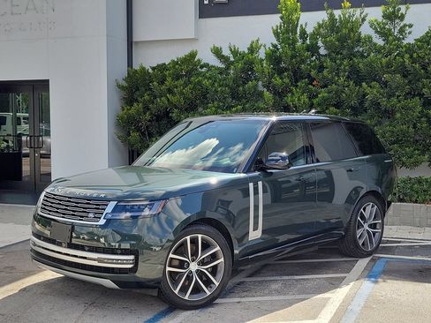 Used 2025 Land Rover Range Rover Autobiography AWD/4WD image 2