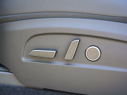 Used 2026 Tesla Model Y 2WD image 19
