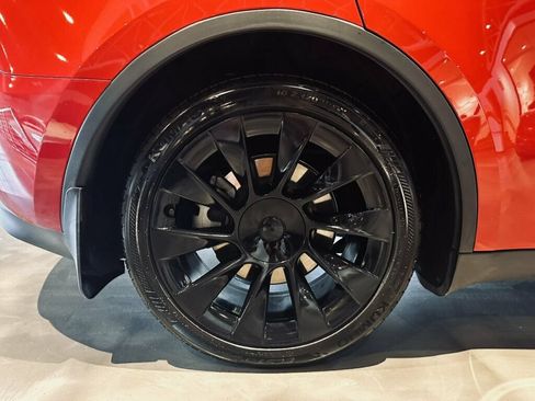 Used 2023 Tesla Model Y AWD image 28