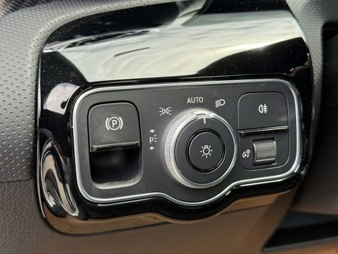 Certified 2025 Mercedes-Benz CLA 250 4MATIC image 18