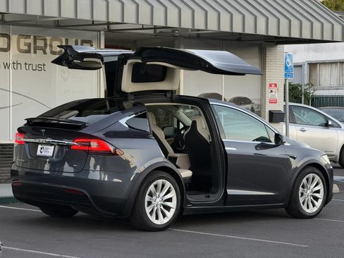 Used 2018 Tesla Model X 75D AWD/4WD image 7
