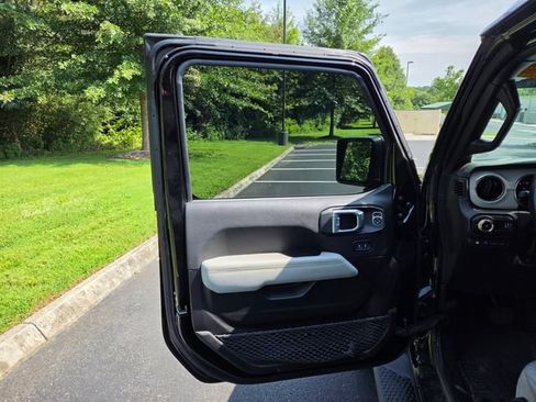 Used 2023 Jeep Wrangler Unlimited Sahara AWD/4WD image 12